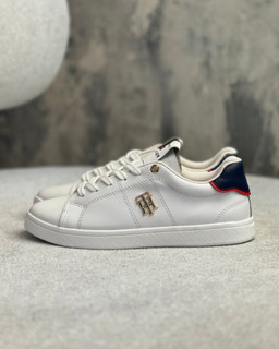 ونس tommy سفید