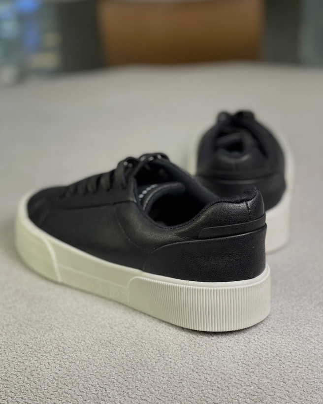 ونس چرم zara
